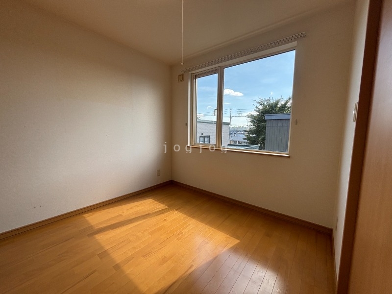 その他部屋・スペース　日当たりの良い明るいお部屋です。