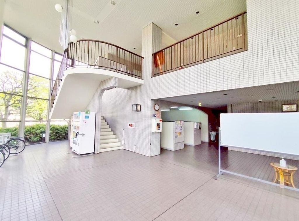 ロビー　建物の内部です