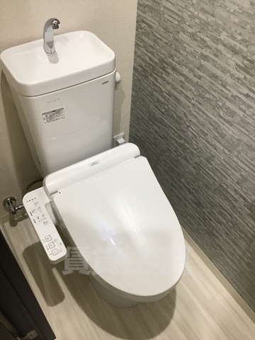 阪急千里線 吹田駅 徒歩9分 3階建 築5年のトイレ写真