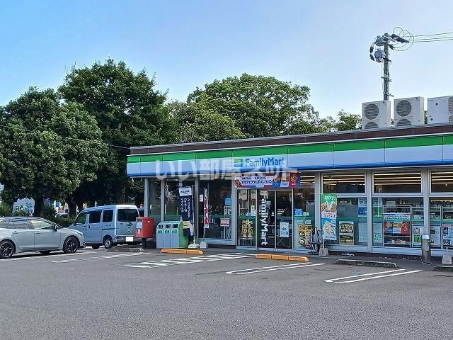 コンビニ　ファミリーマート 小松原中央店（コンビニ）まで853m