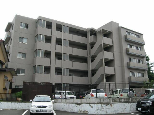 建物外観　外観タイル張りです