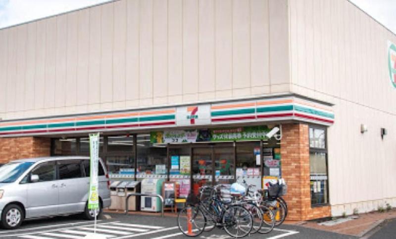 コンビニ　セブンイレブン（コンビニ）まで400m