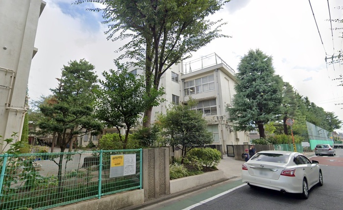小学校　練馬区立上石神井小学校（小学校）まで251m