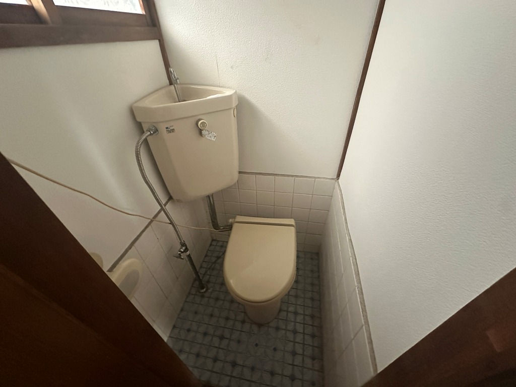 寝屋川市堀溝2-16-1 2階建テラスのトイレ写真
