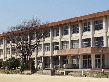 中学校　香芝東中学校（中学校）まで1526m