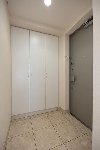 小田急線 千歳船橋駅 徒歩11分 10階建 築19年の玄関写真