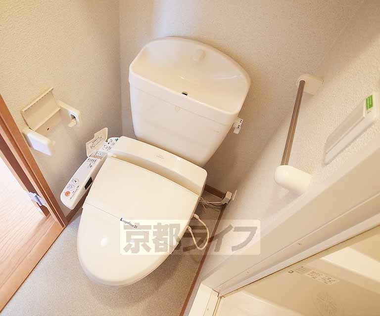 ＪＲ東海道本線 山科駅 徒歩4分 2階建 築18年のトイレ写真
