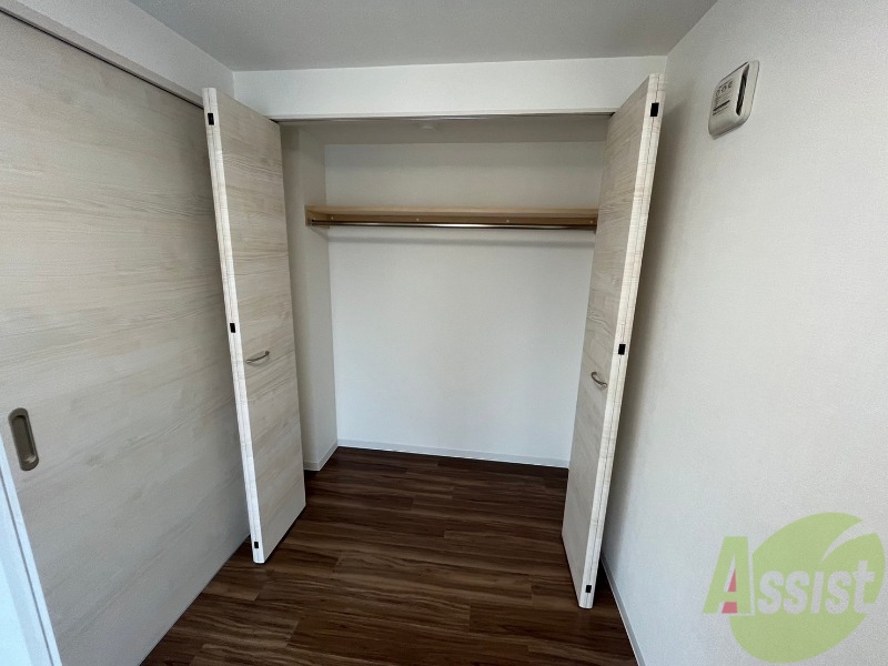 収納　寝室の収納です。部屋がすっきり片付きます。