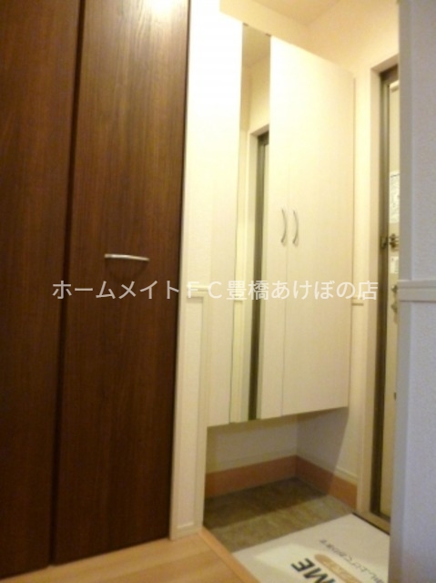 玄関　同型別部屋写真