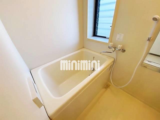 バス・シャワールーム　追い焚き給湯完備のバスルーム。