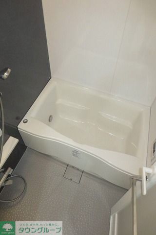 バス・シャワールーム　追い焚き、浴室乾燥完備のおゆったりサイズの風呂です。