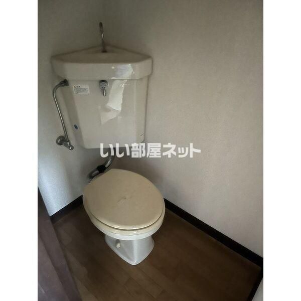 東武佐野線 佐野市駅 徒歩6分 2階建 築42年のトイレ写真