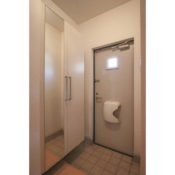 玄関　同じ建物の別のお部屋