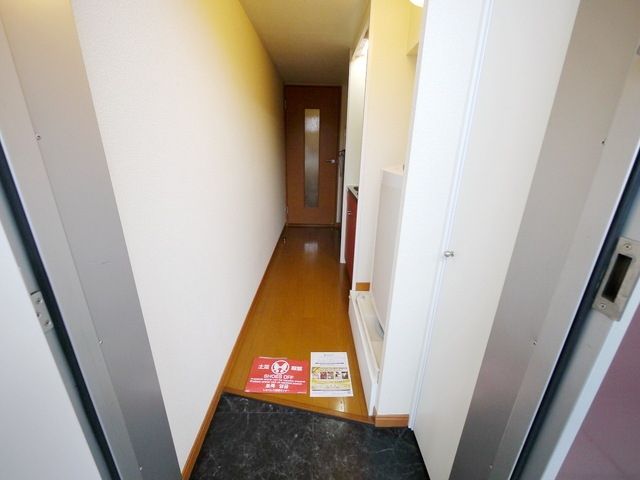 東武伊勢崎線 獨協大学前駅 徒歩27分 3階建 築22年の玄関写真