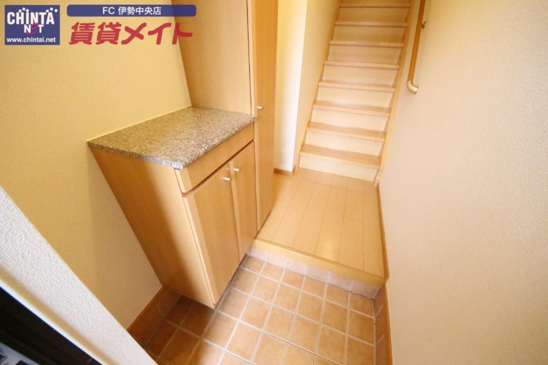 玄関　同型タイプの写真です