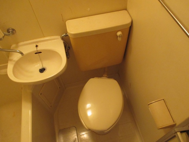 トイレ　ユニットバス内のトイレです