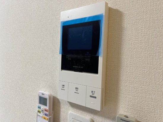 セキュリティ　モニター付きインターホン※写真は工事中のものです。