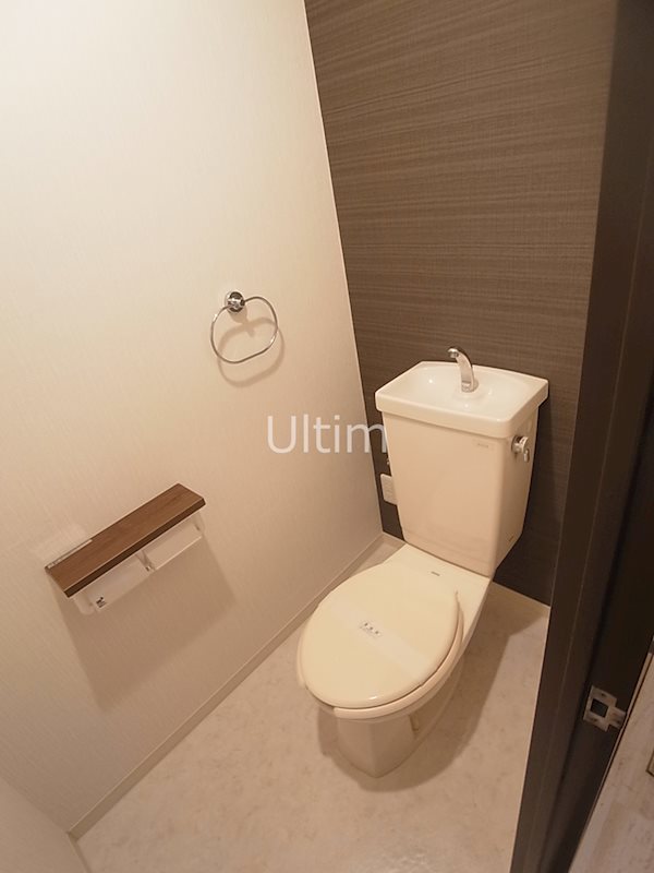 トイレ　別部屋のお写真です。ご参考までに！