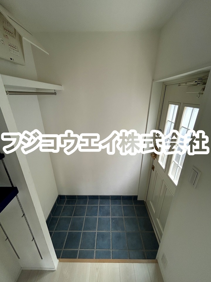 東京メトロ有楽町線 氷川台駅 徒歩8分 2階建 築41年の玄関写真