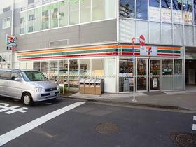 コンビニ　セブンイレブン松戸常盤平セブンタウン店（コンビニ）まで309m