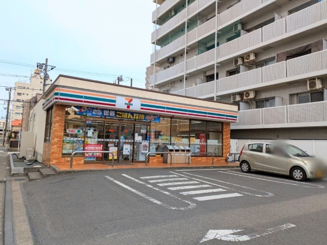 コンビニ　セブンイレブン平塚老松町店（コンビニ）まで312m