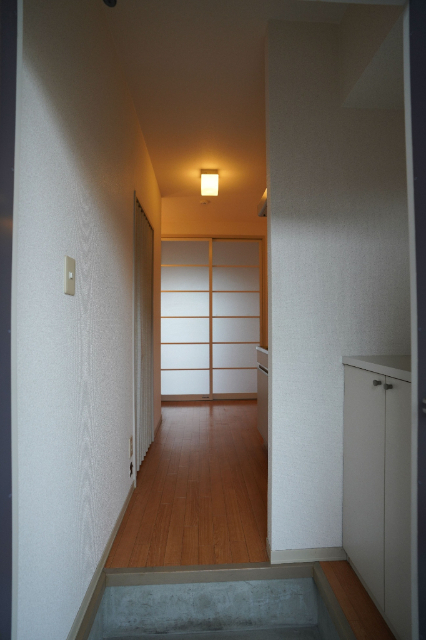 玄関　同じ建物の別の部屋