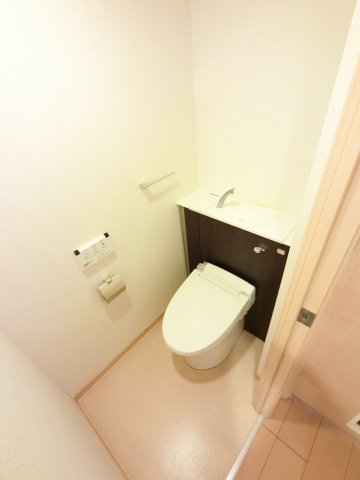 ＪＲ内房線 浜野駅 徒歩5分 3階建 築13年のトイレ写真