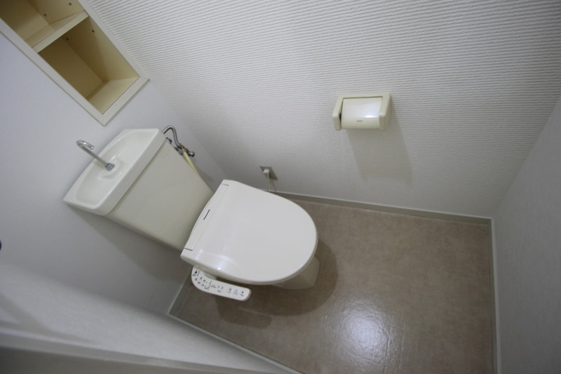 阪急宝塚線 岡町駅 徒歩14分 7階建 築38年のトイレ写真
