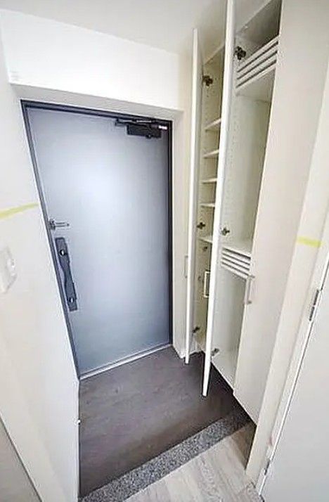 玄関　写真は同タイプ住居です。