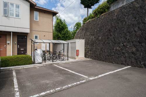 建物外観　駐車場