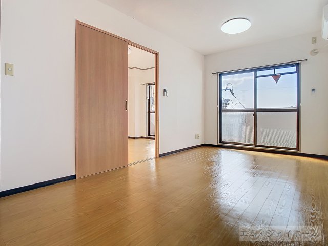ジュネス堅田の居間写真
