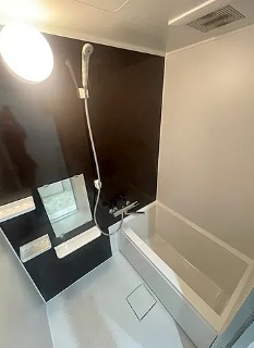 バス・シャワールーム　落ち着いた空間のお風呂です