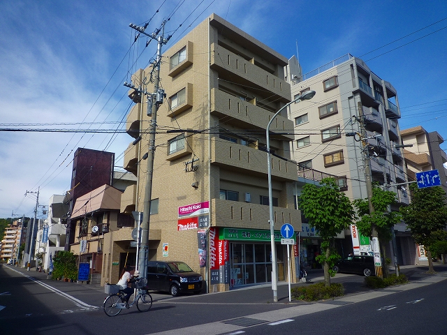 鹿児島市鷹師のマンションの建物外観