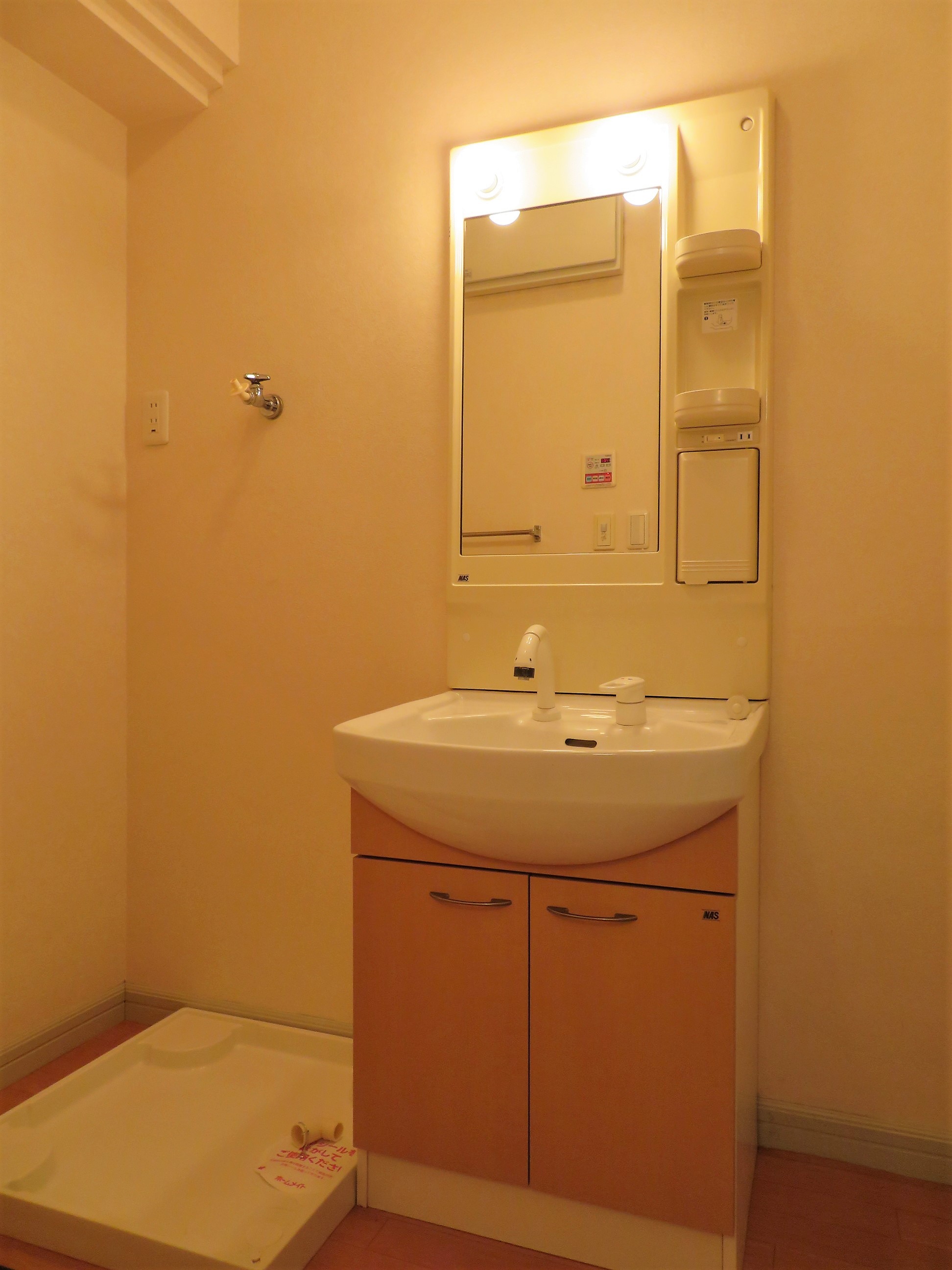 洗面設備　独立型洗面台です。忙しい朝に便利です！