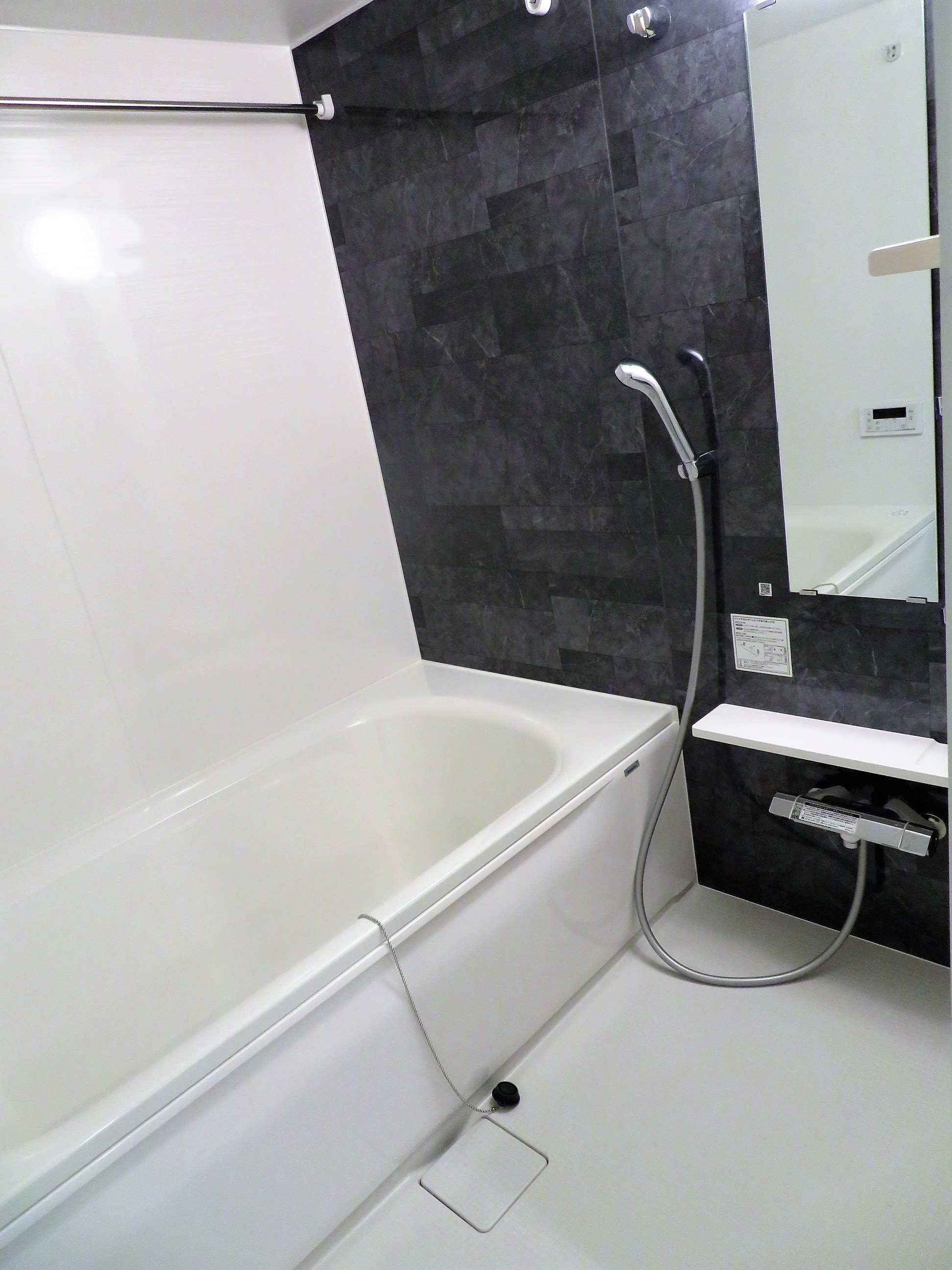 バス・シャワールーム　追い焚き・浴室乾燥付きのバスルームです