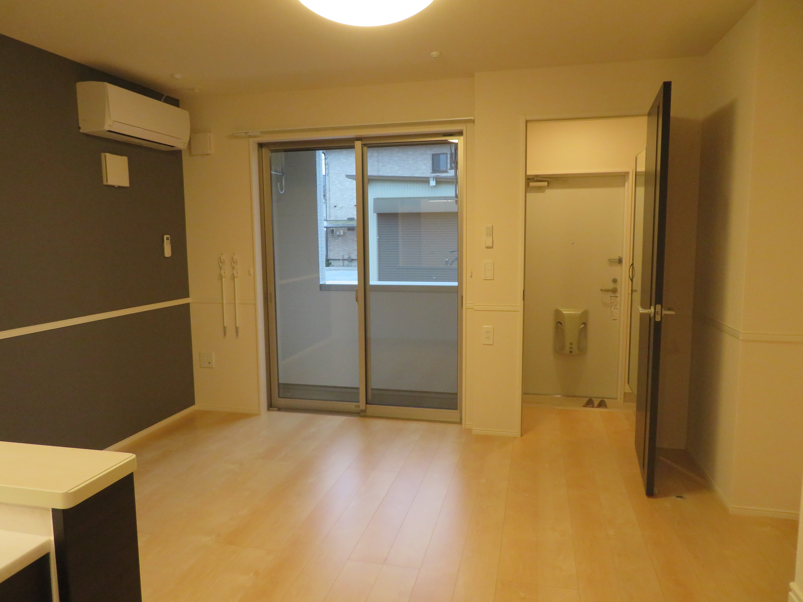 居室・リビング　10.7帖の南向きリビングです♪