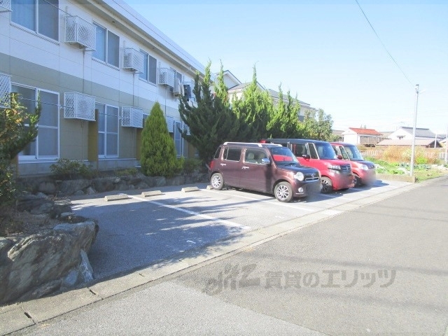 【レオパレス豊公園の駐車場】