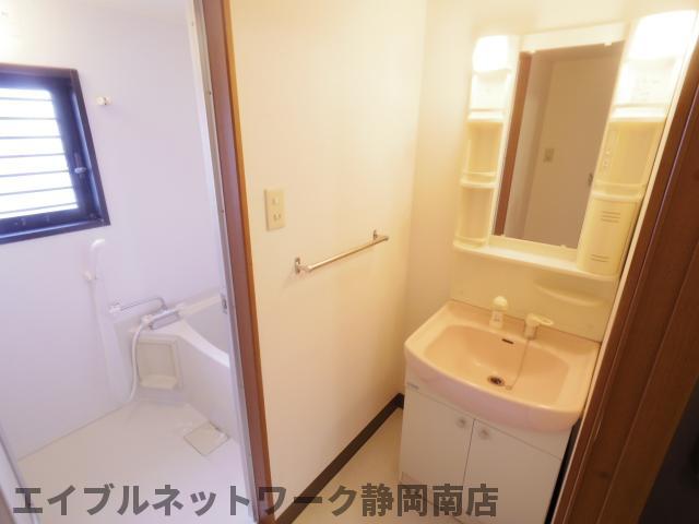 洗面設備　使いやすい洗面所です