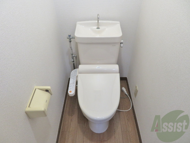 トイレ　トイレはこちらです。十分な広さがございますね