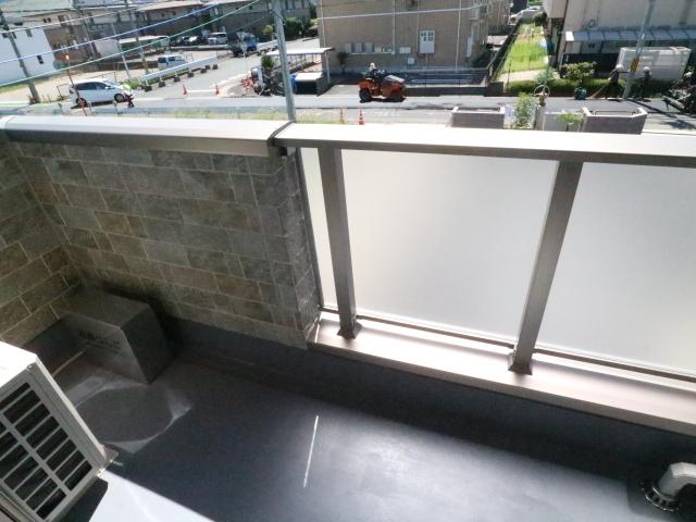 バルコニー　お洗濯にも便利なバルコニー付き