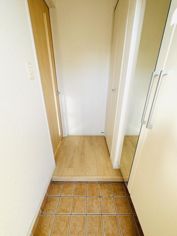 玄関　※画像と反転タイプのお部屋です