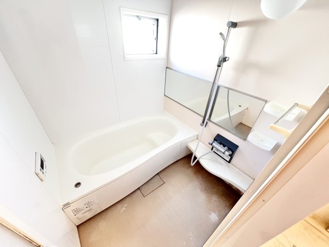 バス・シャワールーム　※別部屋参考写真