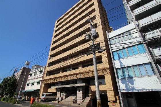 広島市南区大須賀町のマンションの建物外観