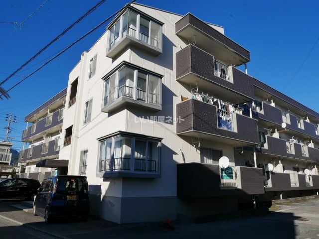 静岡市清水区北脇のマンションの建物外観