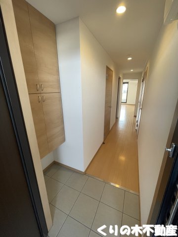 玄関　同タイプのお部屋の写真です（現況を優先致します）