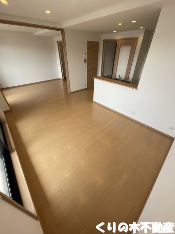 居室・リビング　同タイプのお部屋の写真です（現況を優先致します）