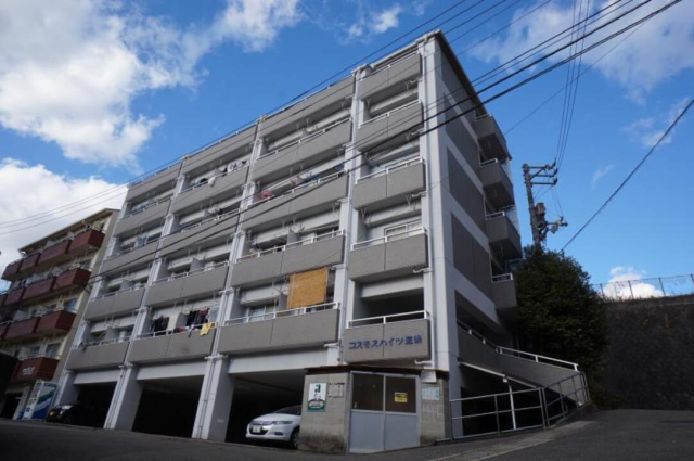 【松山市祝谷東町のマンションの建物外観】