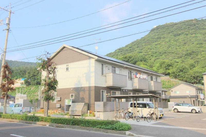 高松市屋島西町のアパートの建物外観
