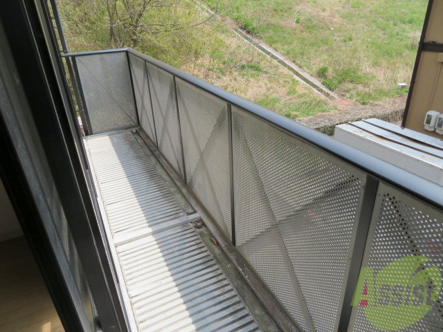 バルコニー　洗濯物がたくさん干せるバルコニーで嬉しいですね。