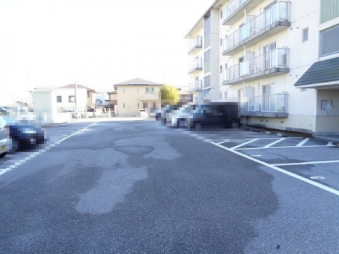 【長浜市祇園町のマンションの駐車場】